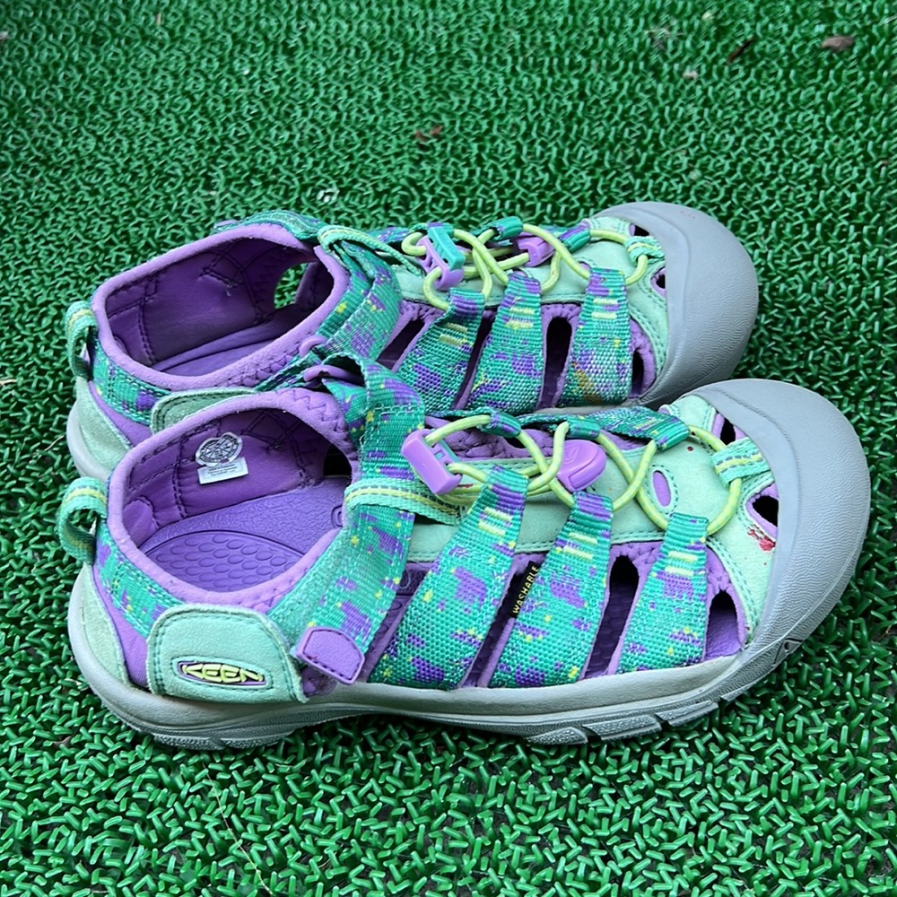 Keen Newport H2 sandal youth size 4 (36EU, 22.5cm)